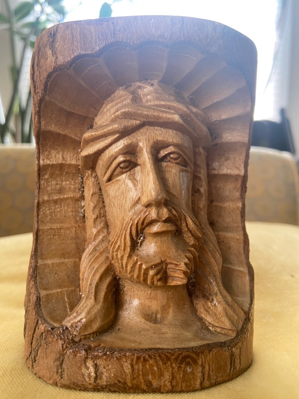 JESUS CHRIST IMAGE VINTAGE PINE WOOD HAND CARVED SCULPTURE 3”X4”
